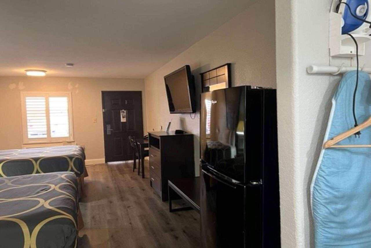 Hotel Super 8 By Wyndham Mont Belvieu - Baytown East Exterior foto